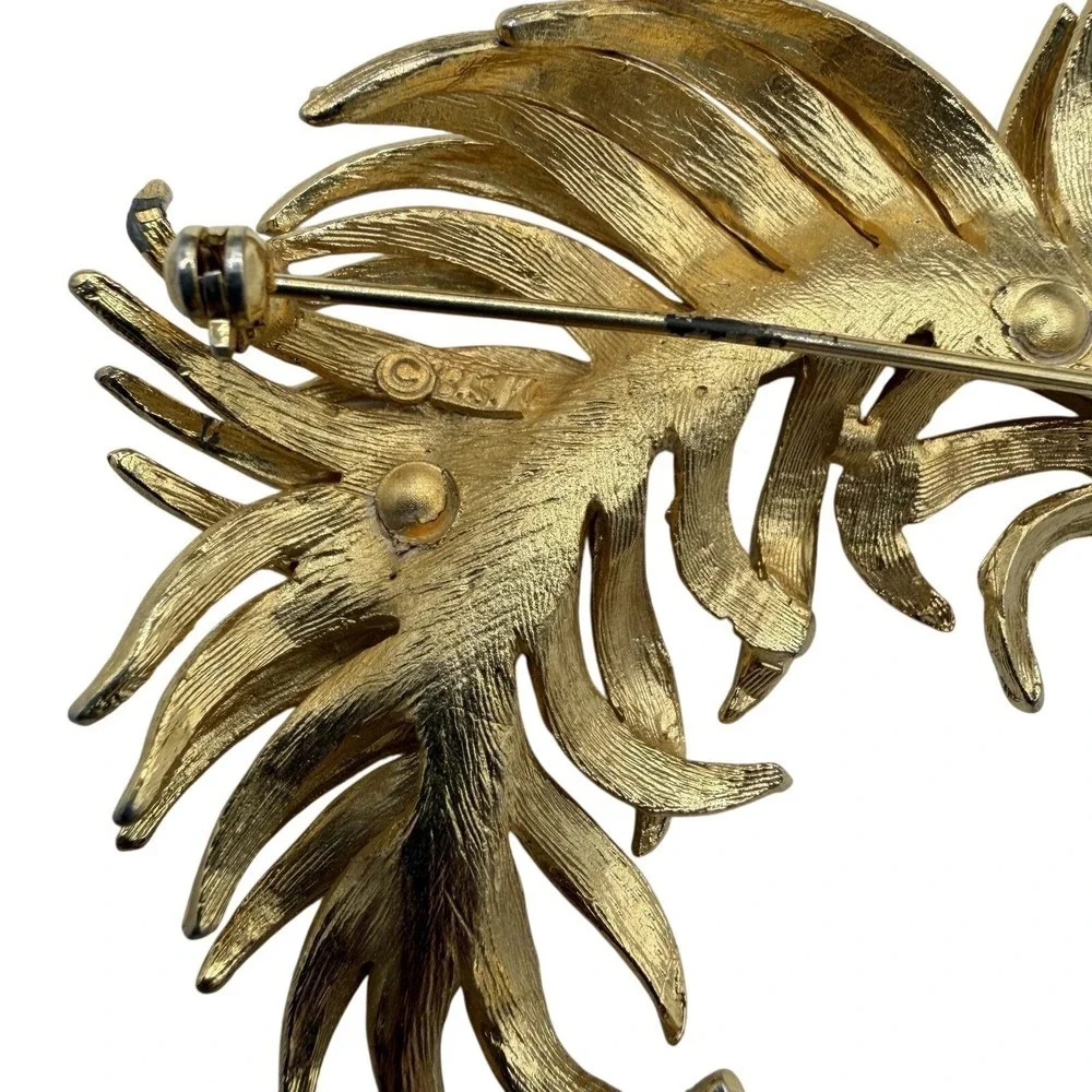 BSK Vintage Gold Tone Textured Leaf Feather Brooch Pin Mid Century Jewelry